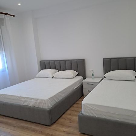 Erdis Home Nr 1 Tiranë Eksteriør bilde